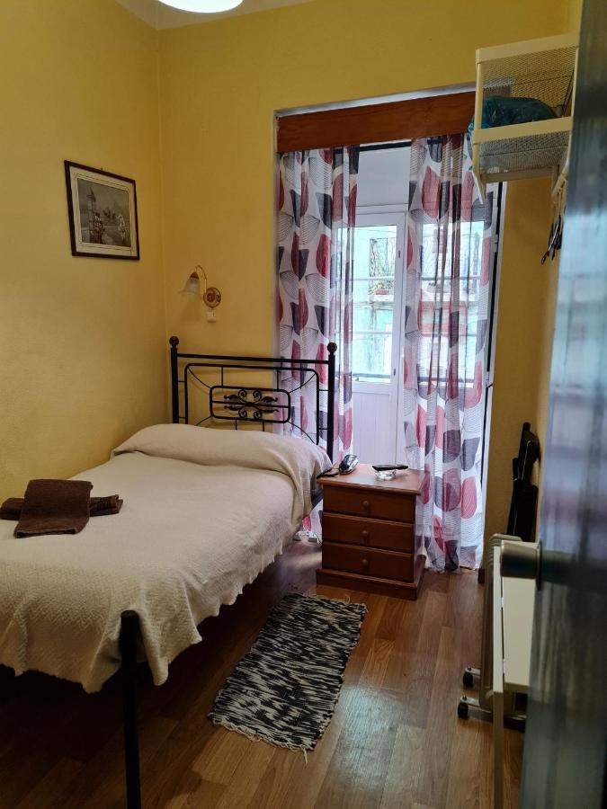 Quarto Individual com Casa de Banho Partilhada